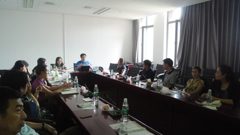 伟德国际victor1946院举行英语双学位双专业和大学英语教学教务联系会议2